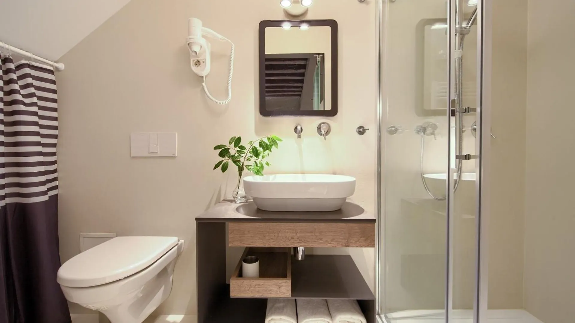 Vibrant And Elegant Downtown Krk Apartments Krk Town